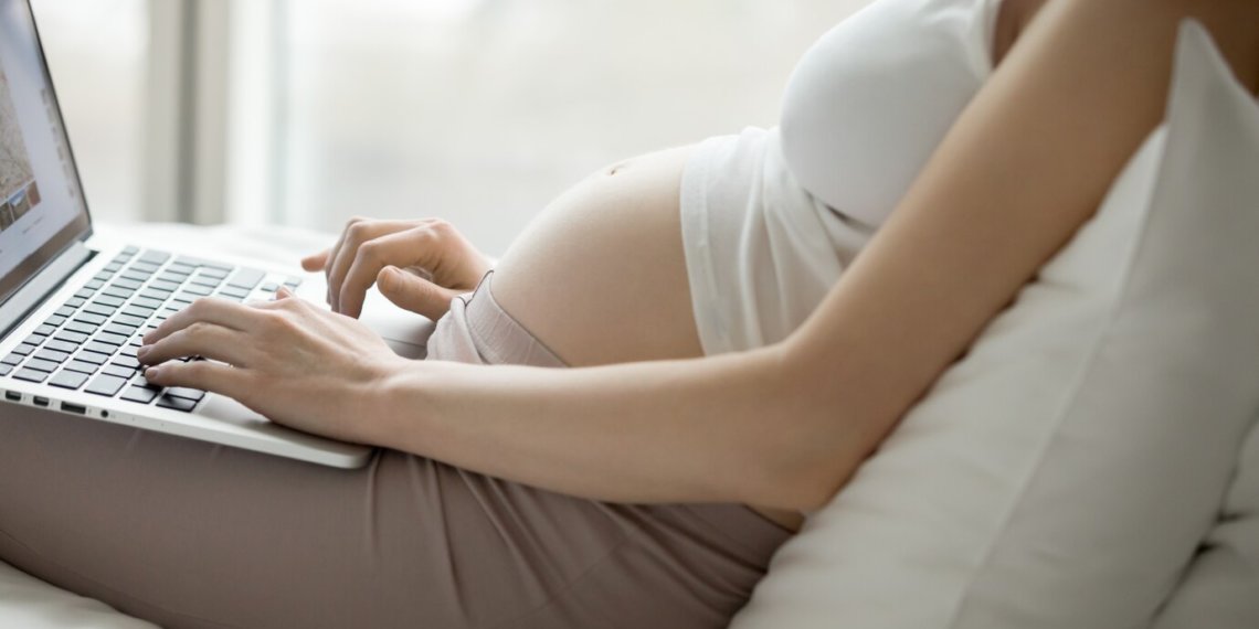 Выяснилось, сколько денег выплатят будущим мамам в Новосибирской области