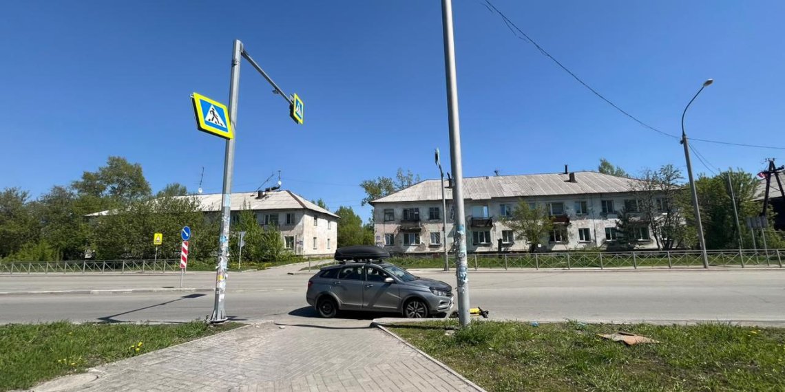 Женщина на легковушке сбила двух детей на самокате в Новосибирске