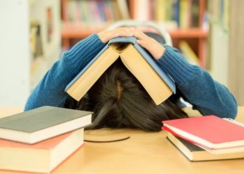 Школьника выгнали с ЕГЭ по литературе за шпаргалку в Новосибирске