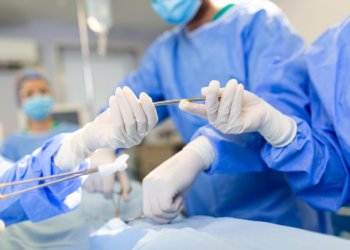 Врачи из Новосибирска спасли мужчину с раком груди