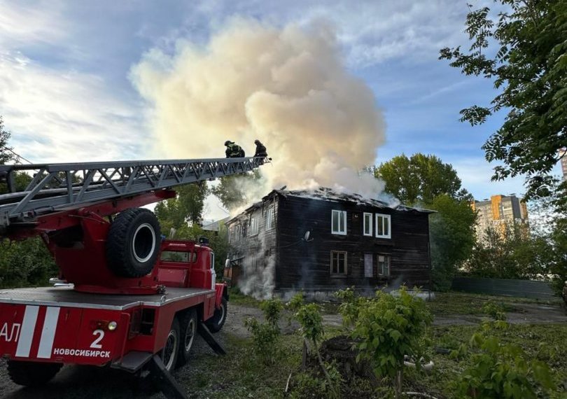 В Ленинском районе Новосибирска из горящих квартир вынесли трех человек