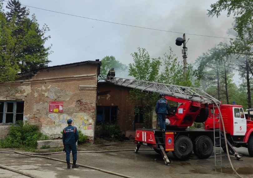 Произошел пожар в здании возле Северного аэропорта в Новосибирске