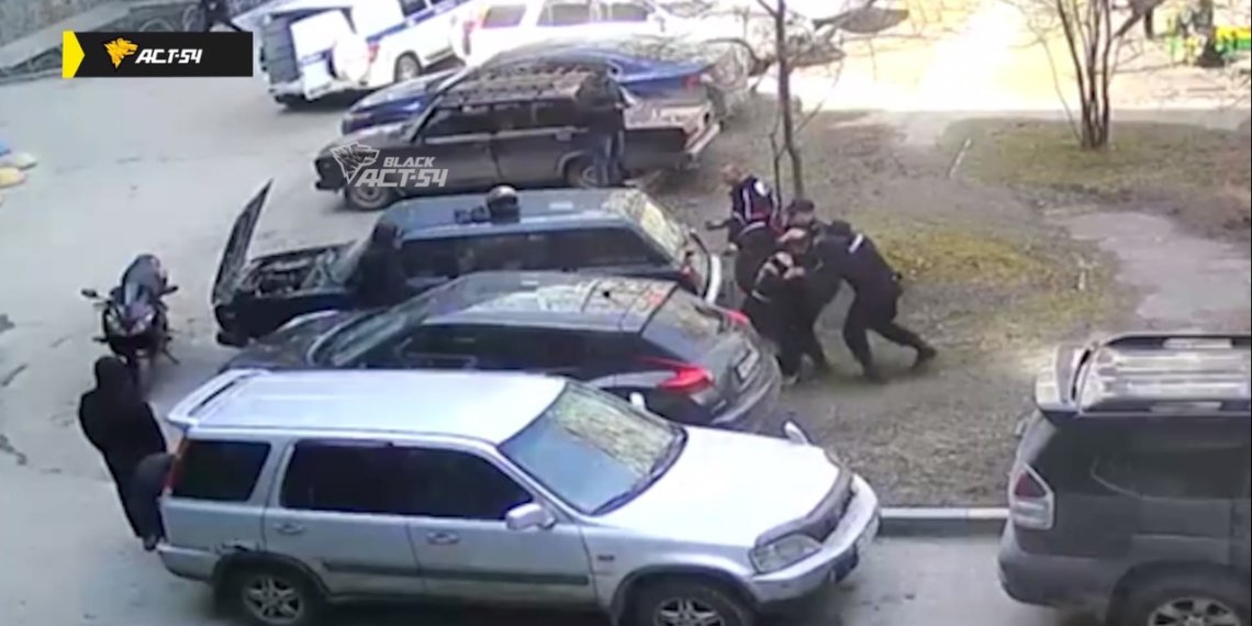 Новосибирец подрался с полицейским на Горском жилмассиве