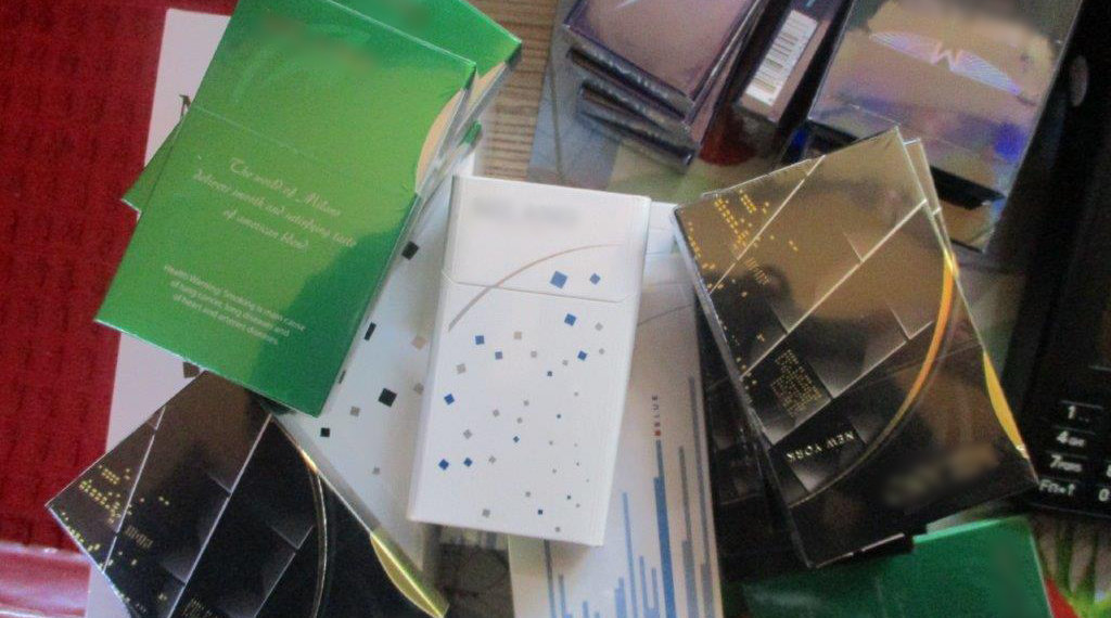 Почти 8 тысяч пачек сигарет без акцизов изъяли в Новосибирске