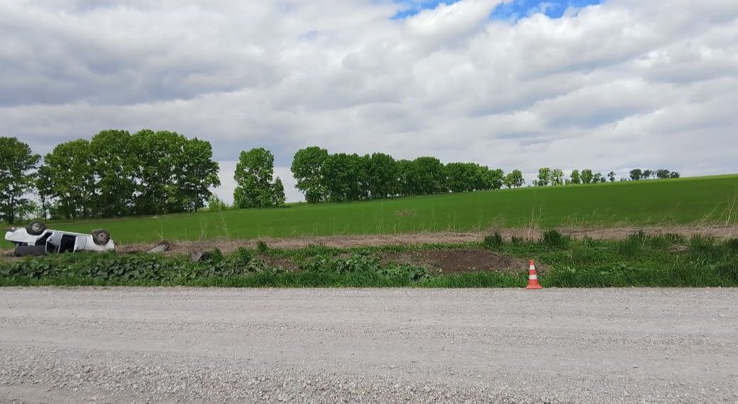 На трассе под Новосибирском пассажирка скончалась в ДТП, водитель сбежал с места аварии