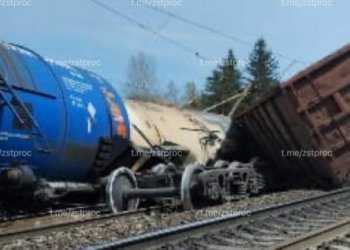 Поезд до Новосибирска задерживается из-за схода пяти вагонов в Красноярском крае