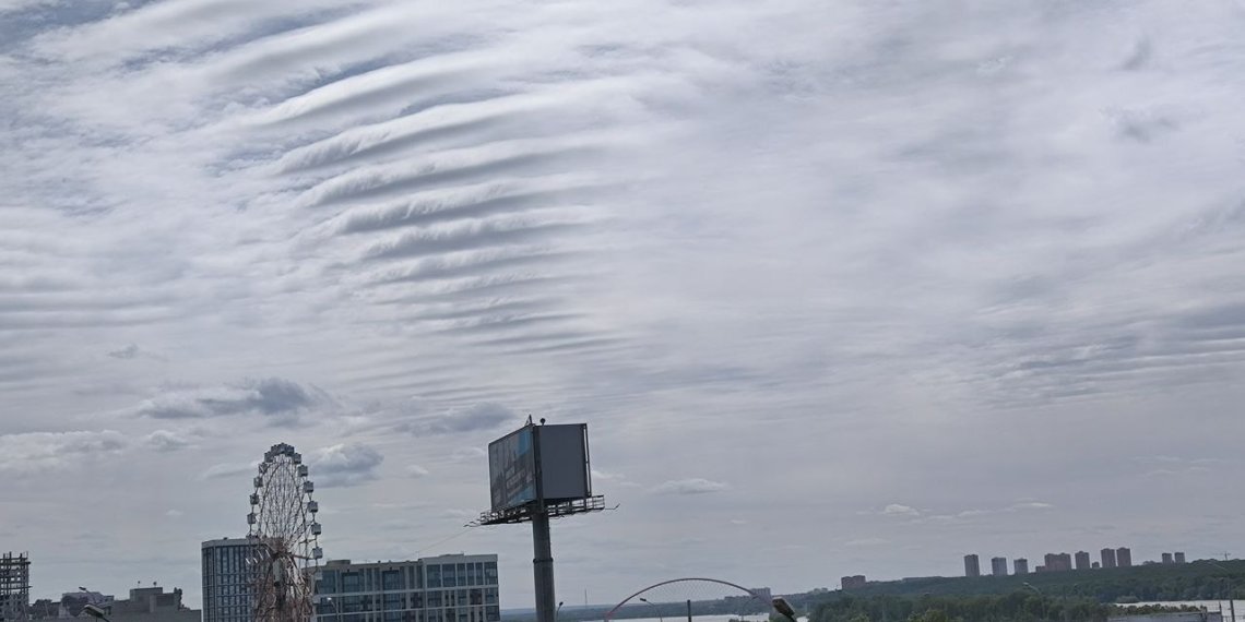 Необычные «ступенчатые» облака увидели новосибирцы