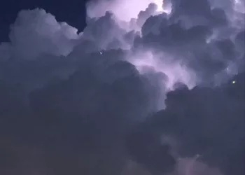 Ночная гроза оставила без света более 2,5 тысяч человек в Новосибирской области