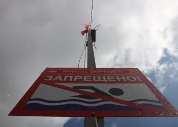 Девятиклассник утонул во время плавания на бревне в Новосибирске