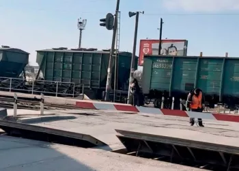 На двух ж/д переездах в Калининском районе Новосибирска выявлены нарушения