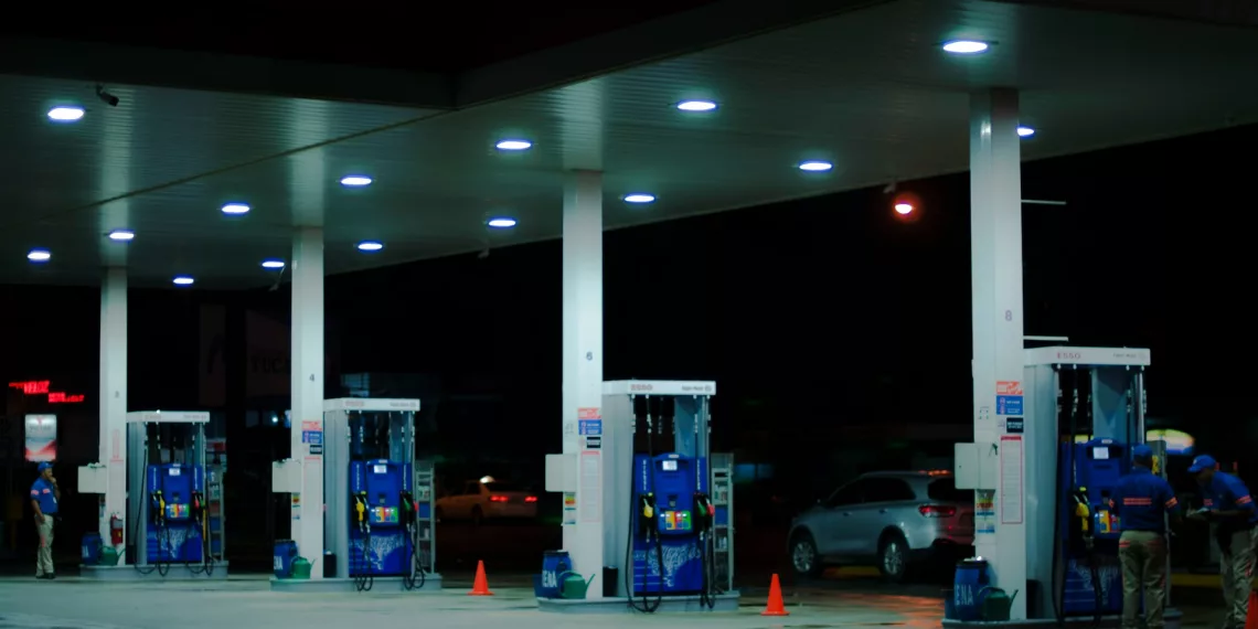 Двух новосибирцев поймали за кражу бензина с автозаправок