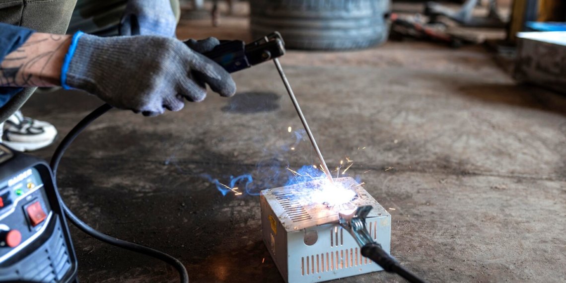 Новосибирские ученые разрабатывают программу для роботизированной сварки металлов