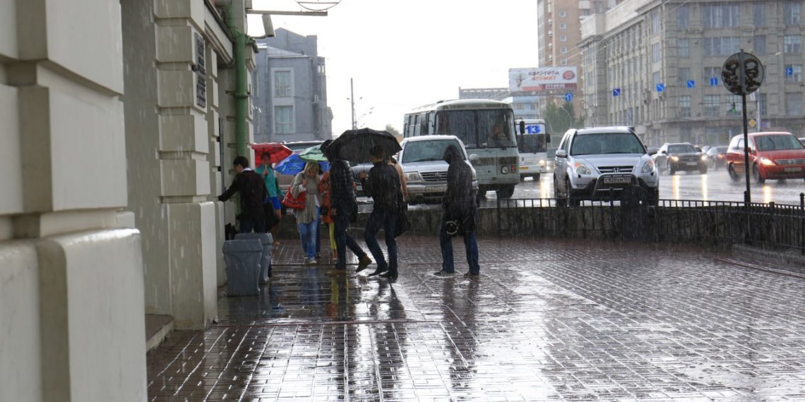 Улицы Новосибирска превратились в водные каналы