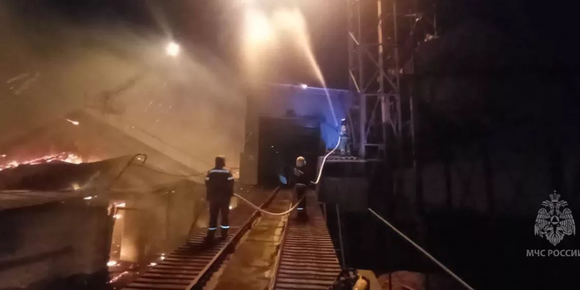 В Омской области произошел крупный пожар в зернохранилище