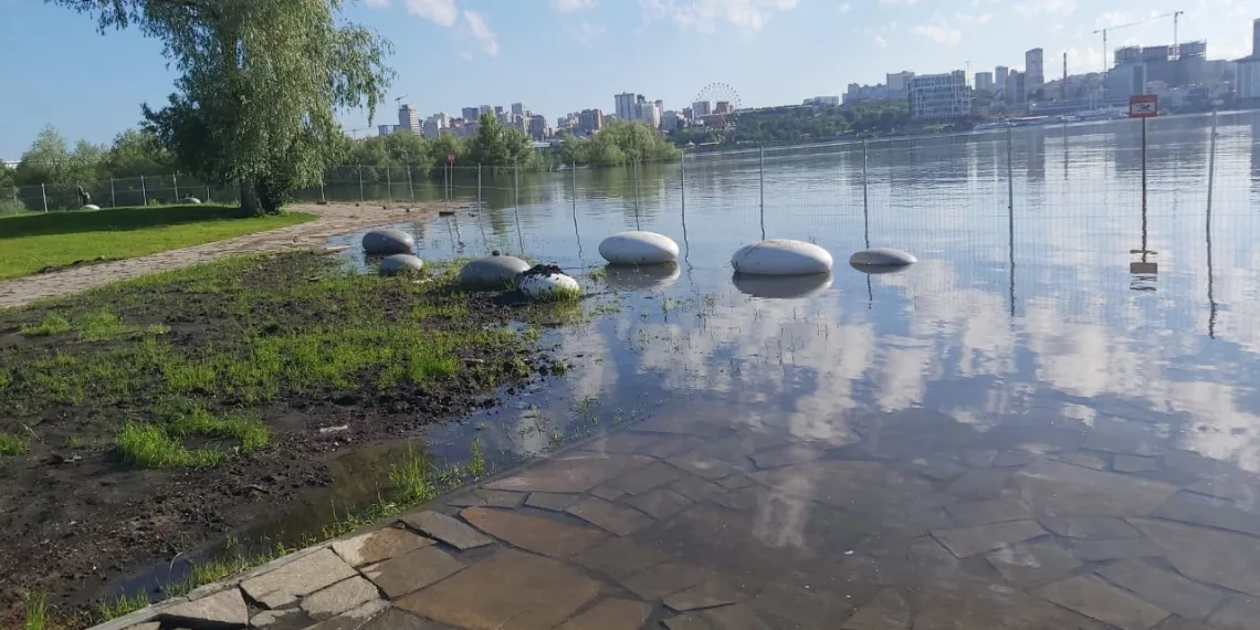 Обь затопила парк «Арена» в Новосибирске