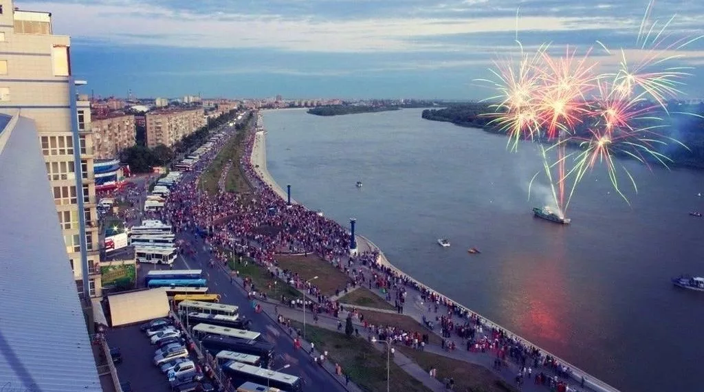 В Омске отменили единый школьный выпускной