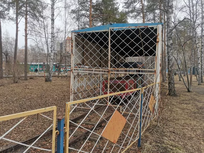 Старый паровозик из Центрального парка Новосибирска дождался пенсии