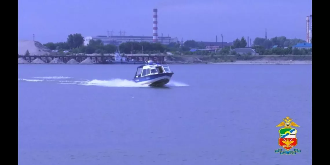 Новосибирцев чуть не унесло течением из-за сломанной моторной лодки
