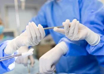 Врачи спасли от рака кишки сибиряка с больным сердцем в Новосибирске