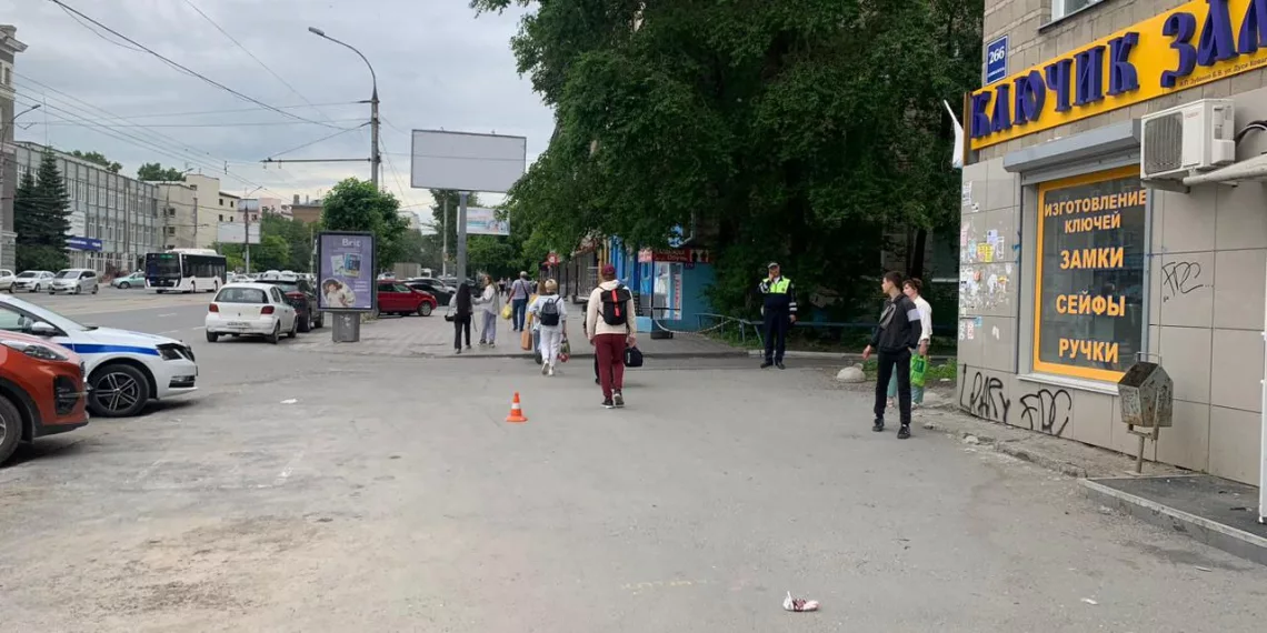 Школьник на электросамокате сбил мужчину — тот оказался в больнице в Новосибирске