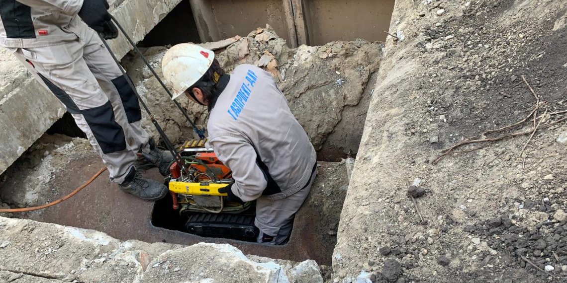 В Новосибирске энергетики начали диагностику трубопровода на улице Троллейной