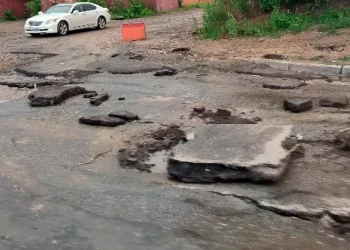 Смытый ливнем асфальт в Новосибирске восстановят в ближайшее время — мэрия