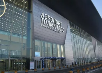 Курил в самолете: в аэропорту Толмачево задержали нарушителя