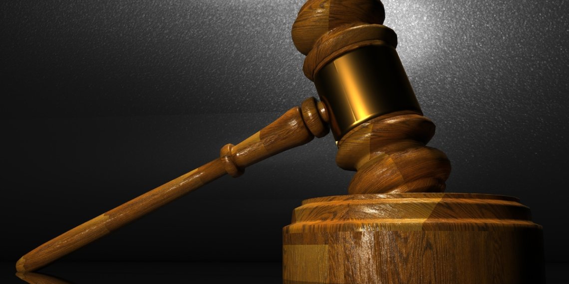 «Забежала за оградительную ленту» в Новосибирске оштрафовали сибирячку за неповиновение полицейским