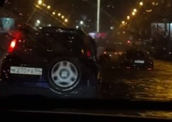 Улицы Новосибирска «ушли под воду» после ночного дождя