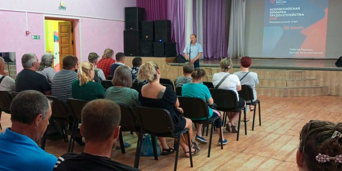 На Всероссийской ярмарке трудоустройства энергетики «Россети Новосибирск» пообщались с сотнями соискателей