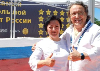 Кондитер из Новосибирска изготовила два рекордных торта на ВДНХ