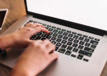 За кражу 31 ноутбука из школы вынесли приговор экс-информатику из Новосибирска