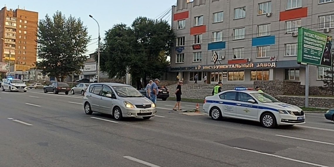 Неизвестный на авто сбил женщину-пешехода — она скончалась в Новосибирске