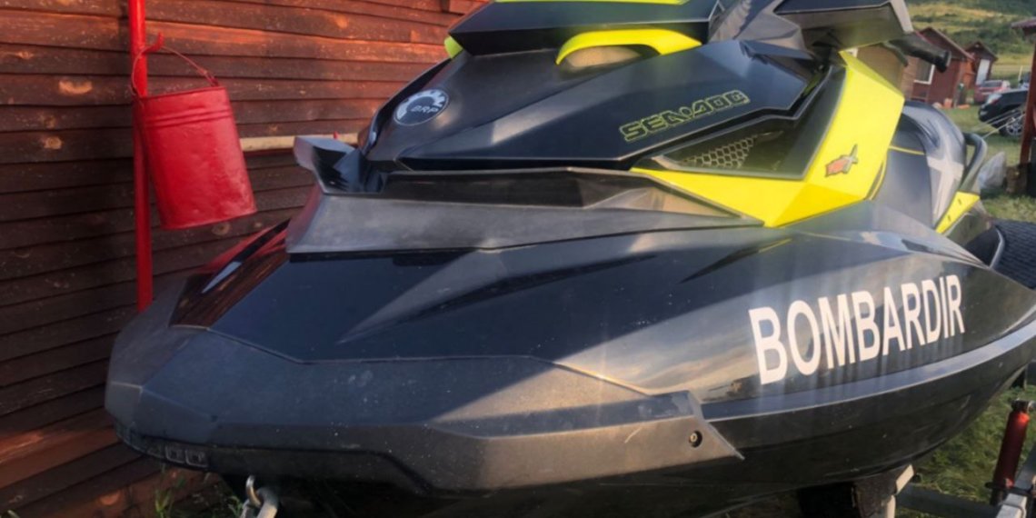 Сибиряк на гидроцикле с пассажирами влетел в пирс