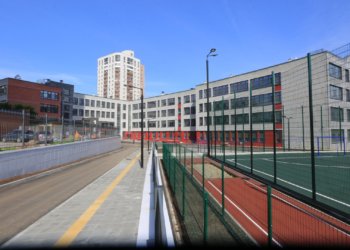 Школу с 25-метровым бассейном и классом робототехники откроют к 1 сентября в Октябрьском районе Новосибирска