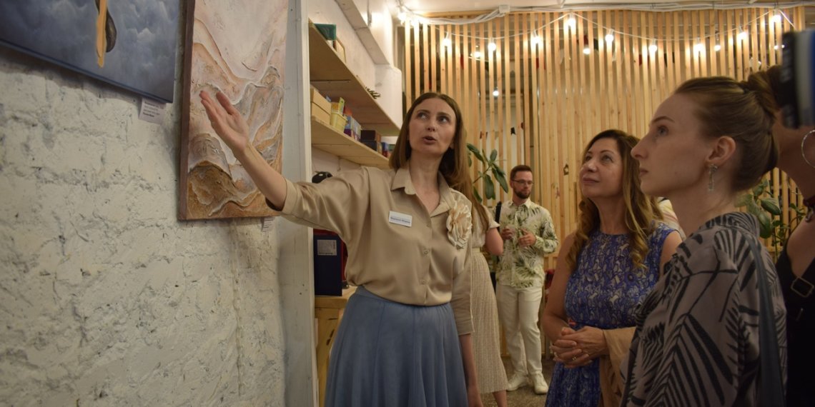 «Моменты»: первая городская выставка людей с рассеянным склерозом открылась в Новосибирске