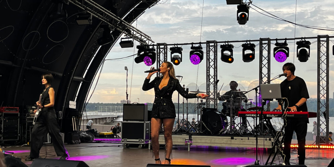 «Город 312» исполнили эксклюзив на Михайловской набережной в Новосибирске