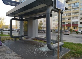 Вандалы сломали «умные» остановки в Первомайском районе Новосибирска