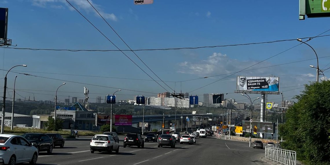 В Новосибирске перекрыли несколько участков дороги возле Михайловской набережной
