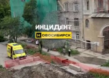 Строитель сорвался с 4 этажа в Новосибирске и травмировал позвоночник