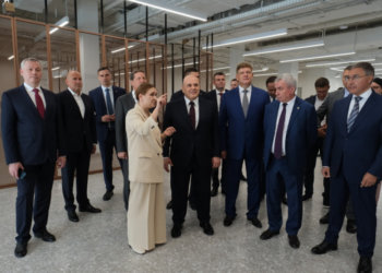Михаил Мишустин оценил условия, созданные для талантливых детей в СУНЦ НГУ