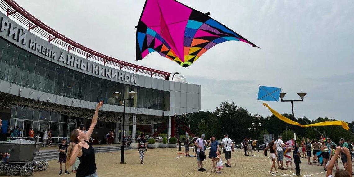 Массовый запуск воздушных змеев состоялся в Новосибирске