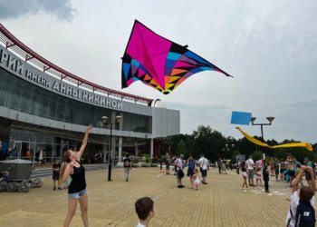 Массовый запуск воздушных змеев состоялся в Новосибирске