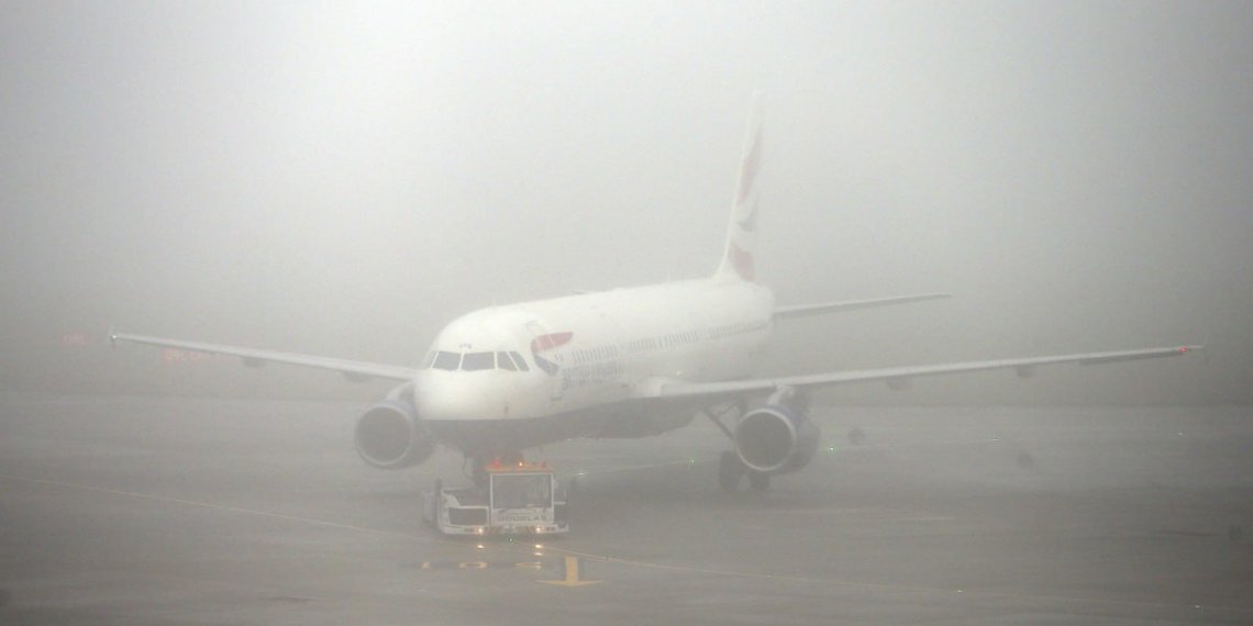 30 самолетов не могут приземлиться в Новосибирске из-за тумана