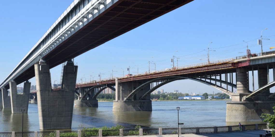 Власти Новосибирска подготовили решение о расторжении контракта с подрядчиками, ремонтирующими мосты