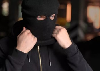 Голого онаниста заметила женщина в Академгородке в Новосибирске