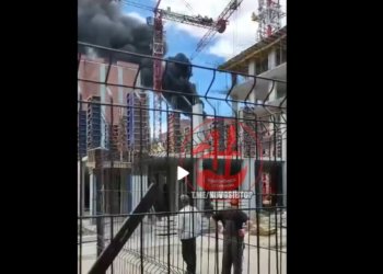 Стали известны подробности пожара на стройке на улице Кедровой в Новосибирске