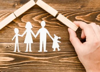 Как родителям детей с инвалидностью выйти на пенсию досрочно — рассказали в СФР по Новосибирской области