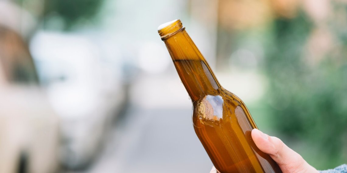 Мужчина удивил продавца ответом, почему он выпил неоплаченное пиво в Новосибирске