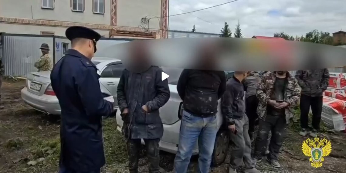 Двух мигрантов фиктивно прописала в квартире жительница Новосибирской области